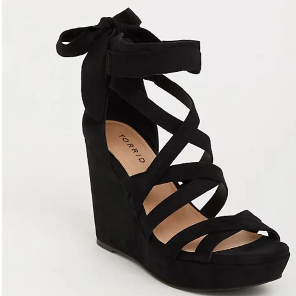 *NIB* Torrid Ankle Wrap Platform Wedge - Size 9 (WW)